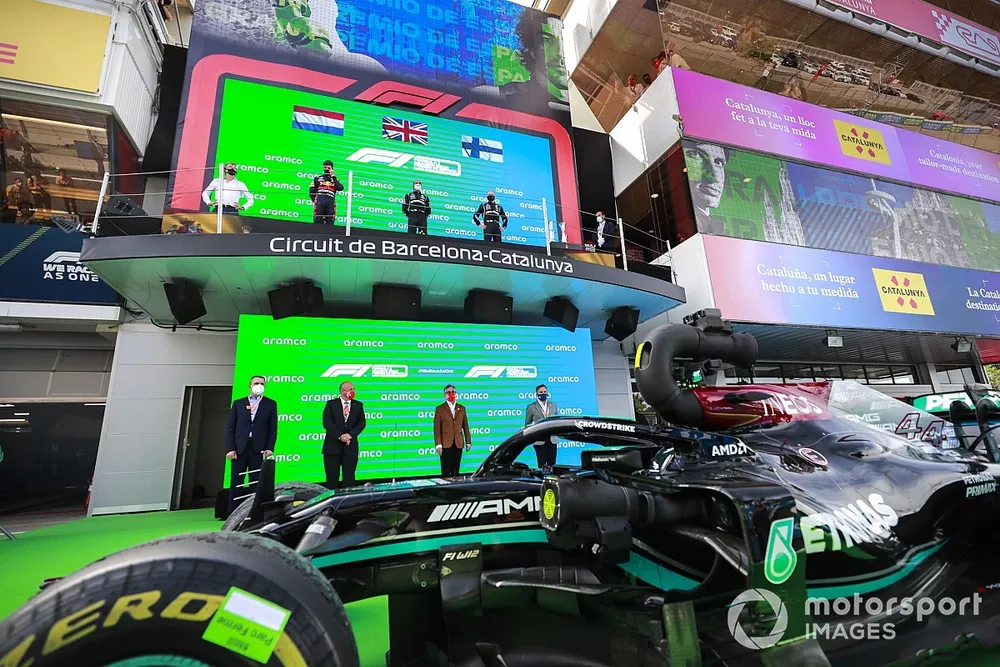 The Mercedes trophy delegate, Max Verstappen, Red Bull Racing, 2nd position, Lewis Hamilton, Mercedes, 1st position, and Valtteri Bottas, Mercedes, 3rd position, on the podium