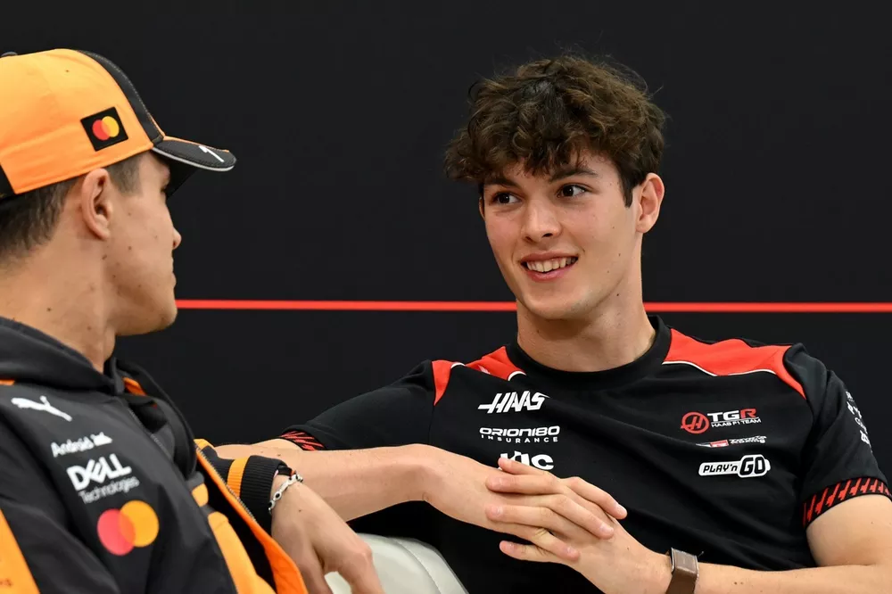 Lando Norris, McLaren, Oliver Bearman, Haas F1 Team