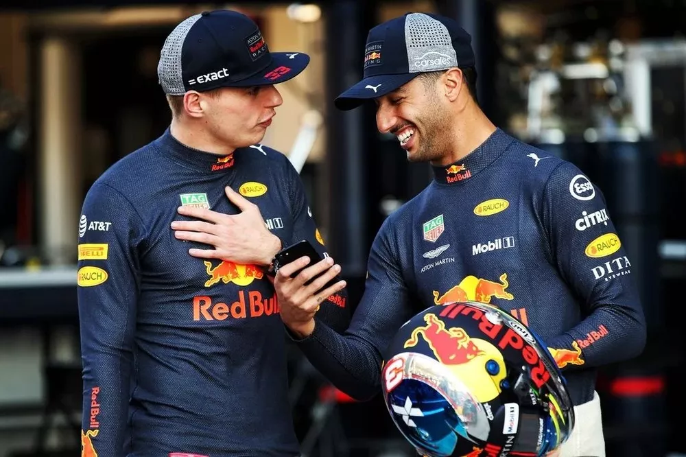 Verstappen-Ricciardo_2026-01-14-111055_czuz.jpg