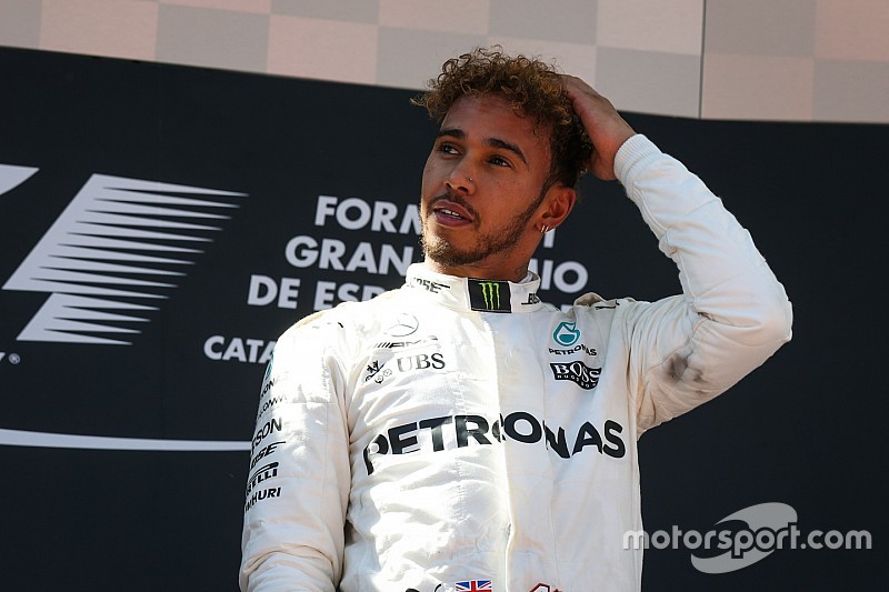 Hamilton révèle qu'il se prive de boisson en course