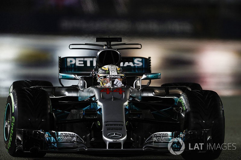 Hamilton leva 60ª em dia de pesadelo ferrarista em Cingapura
