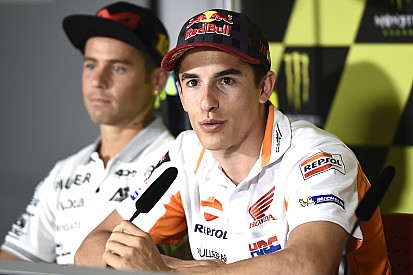 Les Honda pourraient profiter du faible grip selon Márquez