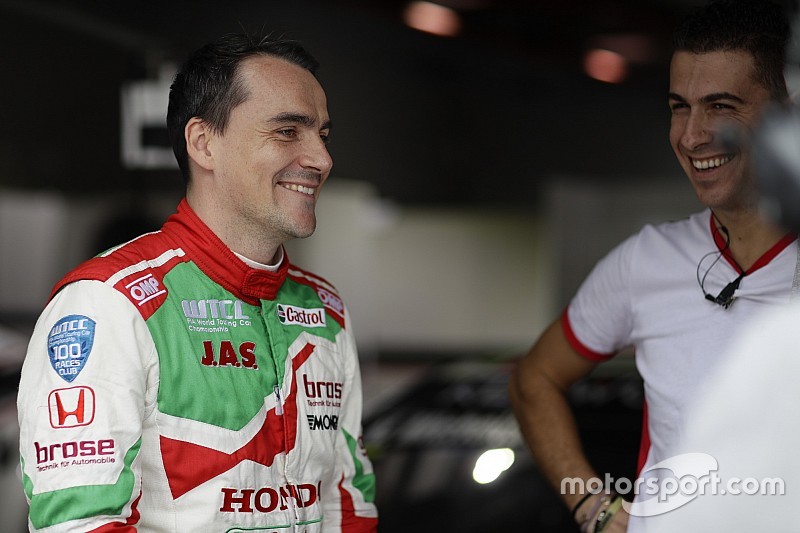 Macau WTCC: Michelisz leads Huff in first practice