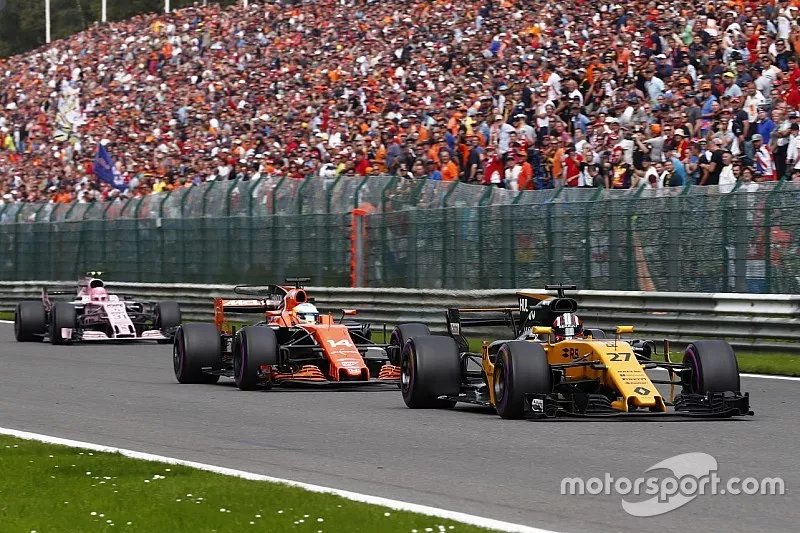 Nico Hulkenberg, Renault Sport F1 Team RS17, Fernando Alonso, McLaren MCL32, Esteban Ocon, Sahara Force India F1 VJM10