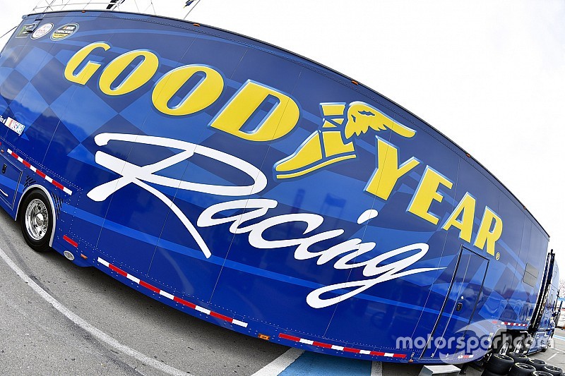 Goodyear makes left and right-side tire change for Las Vegas