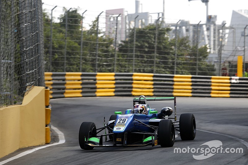 Macau GP: Da Costa grabs provisional pole as crashes mar session