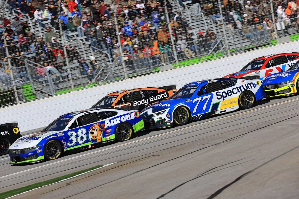 Zane Smith, No. 38 Front Row Motorsports Ford; Carson Hocevar, No. 77 Spire Motorsports Chevrolet