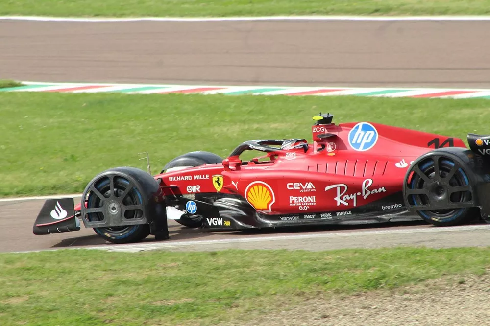 Arthur Leclerc, Ferrari F1-75 con paraspruzzi aperti