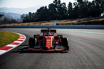 A Ferrari SF90 megtette első köreit Montmelóban (videó)