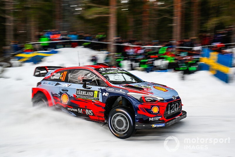 Svezia, PS1: Neuville parte forte e precede Ogier. Gronholm inizia con l'ottavo tempo