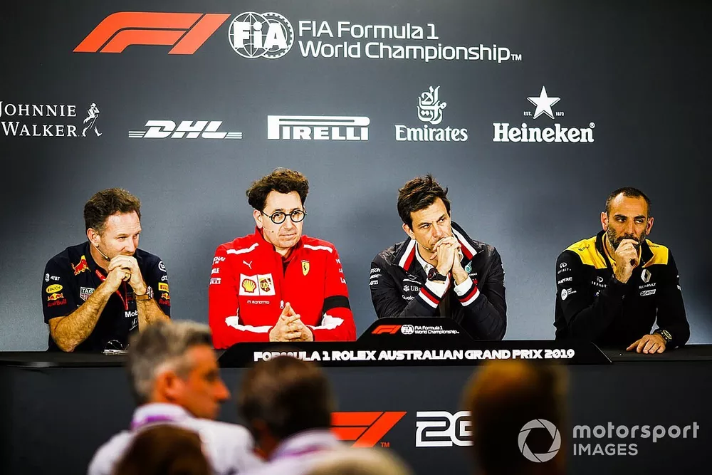 Christian Horner, Team Principal, Red Bull Racing, Mattia Binotto, Team Principal, Ferrari, Toto Wolff, directeur ex&eacute;cutif, Mercedes AMG, et Cyril Abiteboul, directeur g&eacute;n&eacute;ral, Renault F1 Team, lors de la conf&eacute;rence de presse