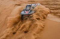 Sainz aconseja a Audi no "jugar todas las cartas al Dakar"