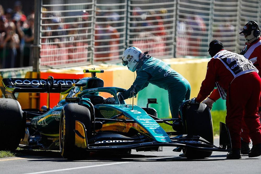 Marshals assist Sebastian Vettel, Aston Martin AMR22, after he stops during FP1