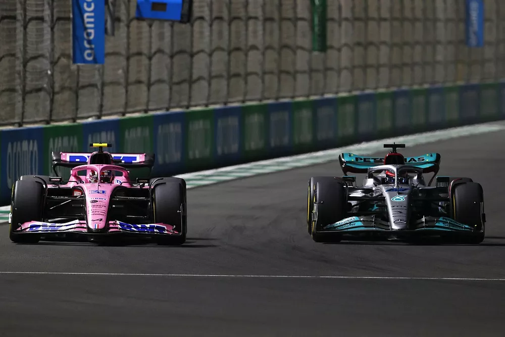 Esteban Ocon, Alpine A522, George Russell, Mercedes W13, Fernando Alonso, Alpine A522