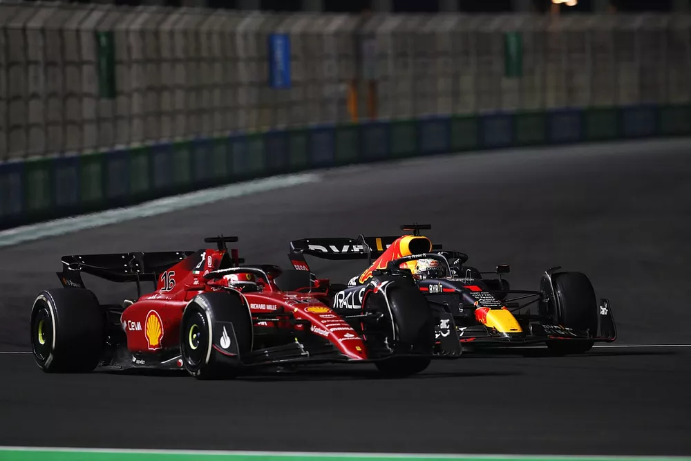 Charles Leclerc, Ferrari F1-75, Max Verstappen, Red Bull Racing RB18, battle for the lead