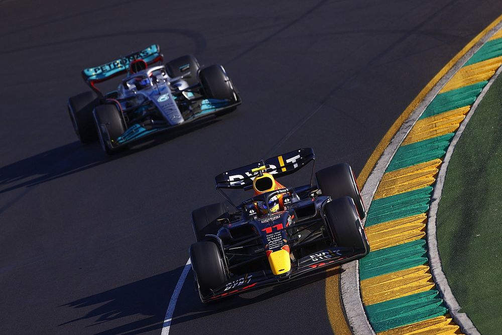 Sergio Pérez, Red Bull Racing RB18, George Russell, Mercedes W13