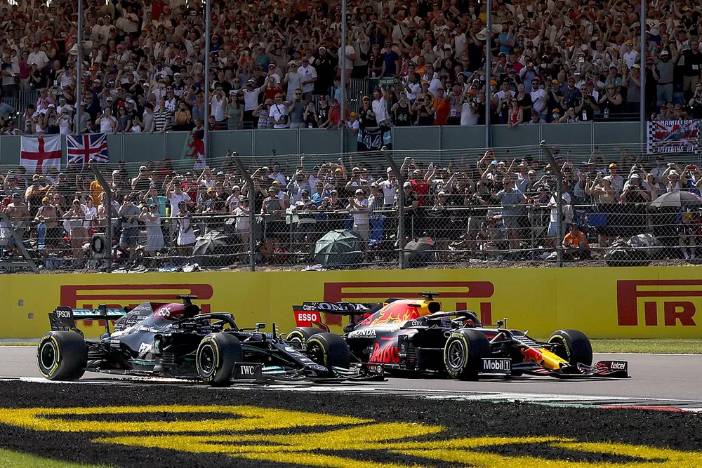 Max Verstappen, Red Bull Racing RB16B, Lewis Hamilton Mercedes W12