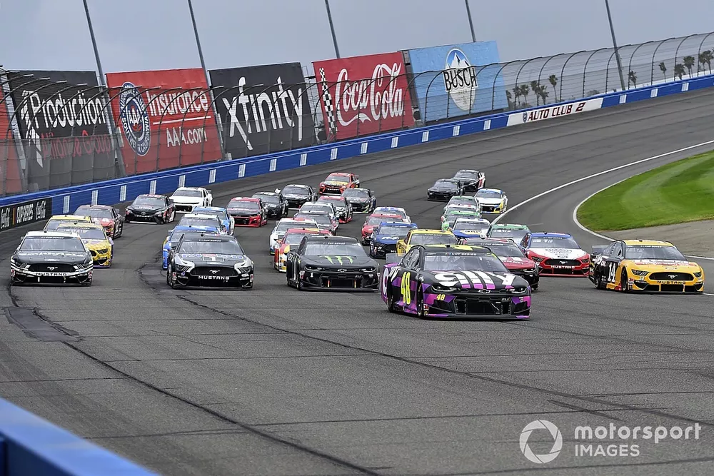 Jimmie Johnson, Hendrick Motorsports, Chevrolet Camaro Ally, Alex Bowman, Hendrick Motorsports, Chevrolet Camaro Cincinnati
