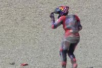 V&iacute;deo: &iexcl;Mart&iacute;n se cae en la lucha por la victoria en Mugello!
