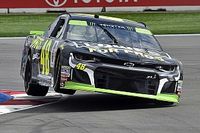 Jimmie Johnson fue el m&aacute;s r&aacute;pido en la primera pr&aacute;ctica del s&aacute;bado en Charlotte