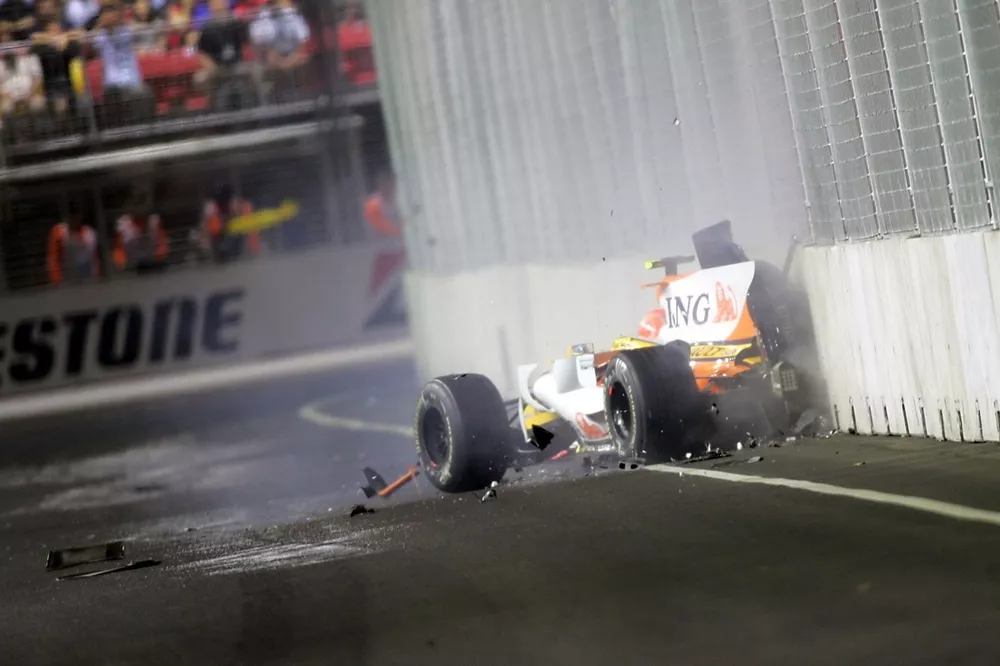 Crash de Nelson Piquet Jr., Renault R28 
