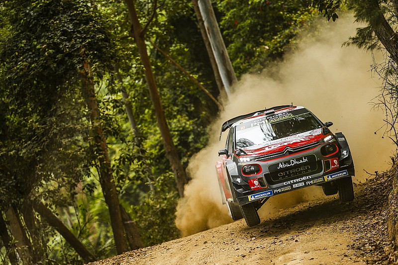 Citroen domina la prima tappa del Rally d'Australia. Neuville stallona una gomma, Ogier ne approfitta