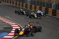 Macau GP: Ticktum avoids dog, wins qualifying race