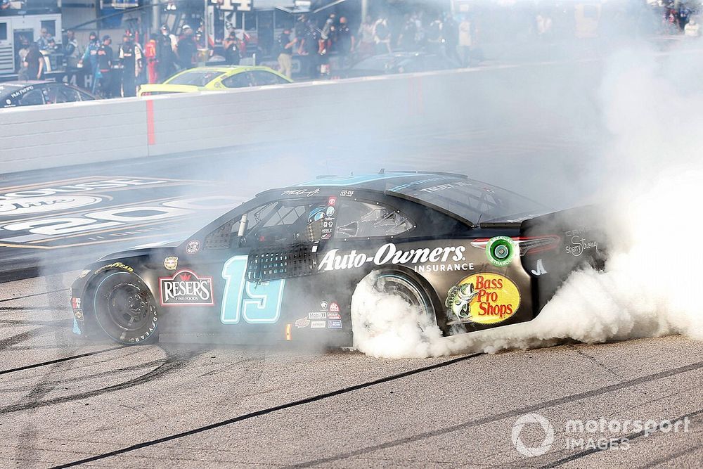 Ganador Martin Truex Jr., Joe Gibbs Racing, Toyota Camry Auto-Owners Insurance