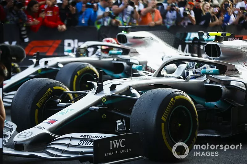 Valtteri Bottas, Mercedes AMG W10, 1st position, in Parc Ferme