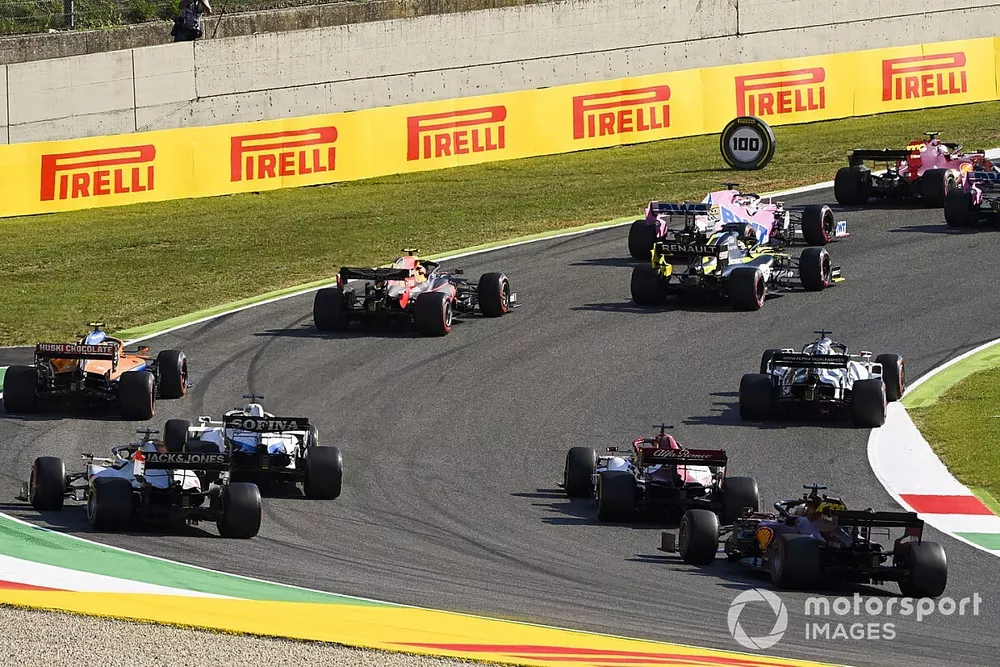 Charles Leclerc, Ferrari SF1000, Lance Stroll, Racing Point RP20, Sergio P&eacute;rez, Racing Point RP20, Daniel Ricciardo, Renault F1 Team R.S.20, Alex Albon, Red Bull Racing RB16, al inicio
