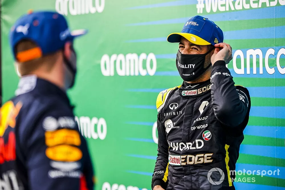 Daniel Ricciardo, Renault F1 and Max Verstappen, Red Bull Racing in Parc Ferme 