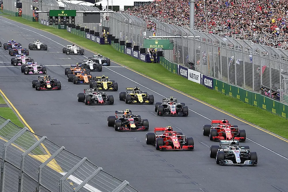 Lewis Hamilton, Mercedes-AMG F1 W09 EQ Power+ leads l&iacute;der al inicio