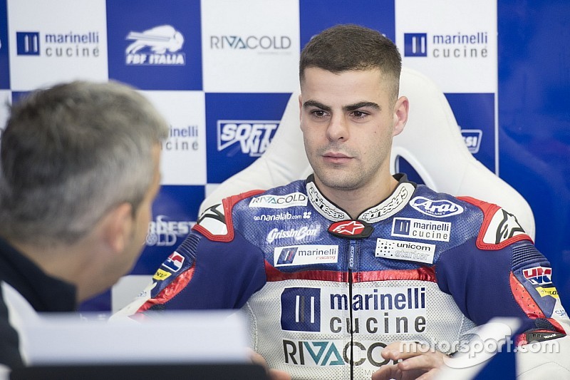 La mamma di Fenati va all'attacco: