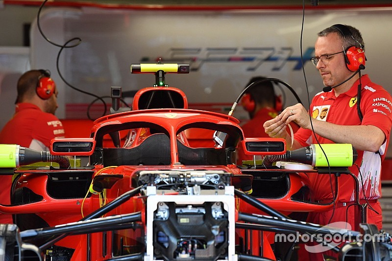 A Ferrari Monacóban is a Halón használja a visszapillantóját