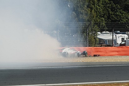 FIA: nem volt elvárás, hogy nyitott szárnnyal vegyék a kanyarokat Silverstone-ban