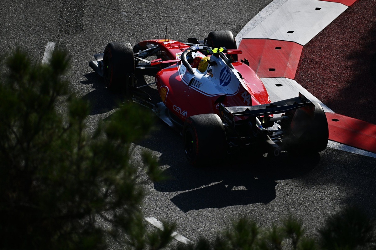 Hamilton admite el bajón de Ferrari: "Está claro que ya no somos la segunda fuerza"