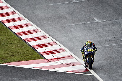 Moto da Yamaha é "muito perigosa" na chuva, diz Rossi