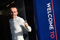 “Não estou guiando só com uma mão”, avisa Kubica