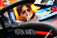 Ricciardo: modo de motor da Mercedes &eacute; &ldquo;soco no est&ocirc;mago&rdquo;