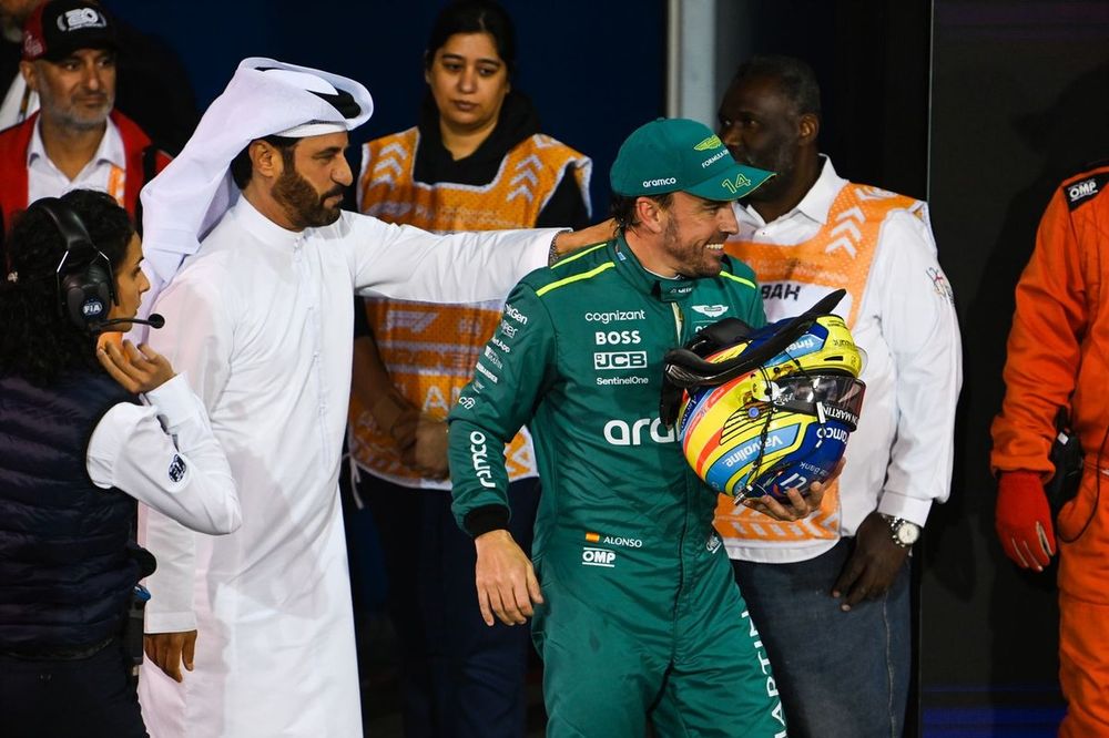 Mohammed bin Sulayem, President, FIA, Fernando Alonso, Aston Martin F1 Team, in Parc Ferme after Qualifying