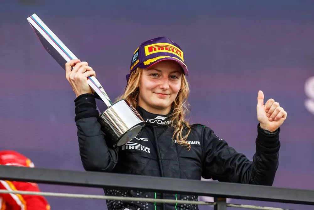 Podium : première place Doriane Pin, PREMA Racing