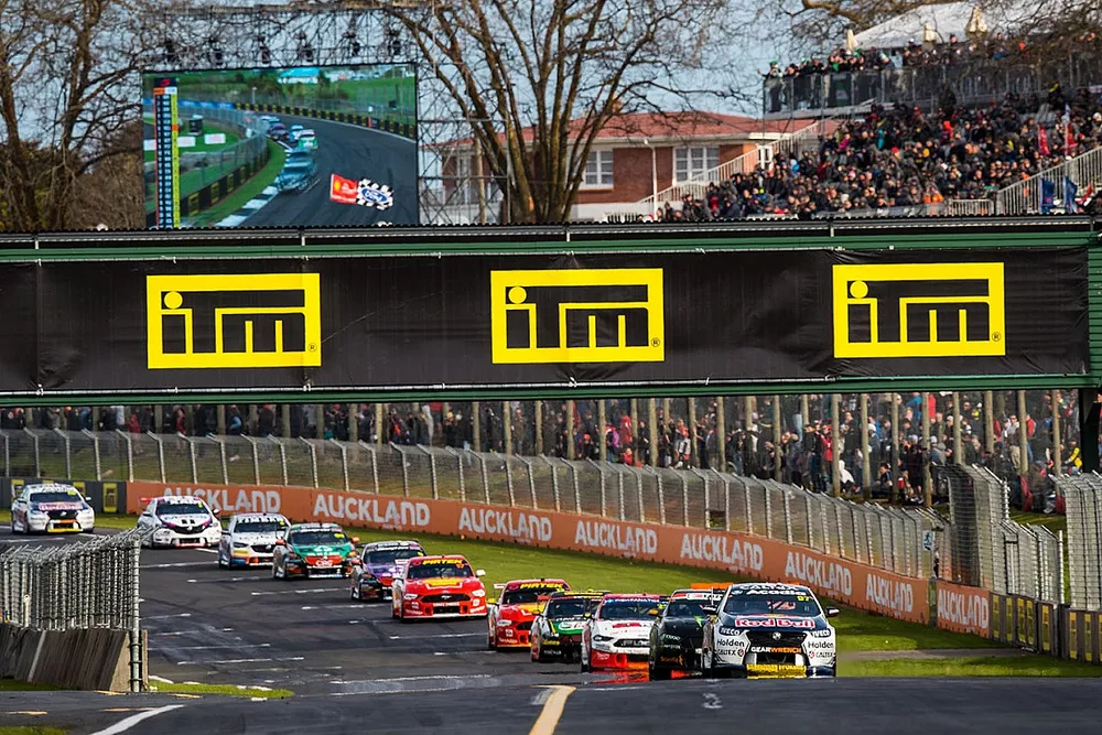 Shane van Gisbergen, Triple Eight Race Engineering Holden leads at the start of the race