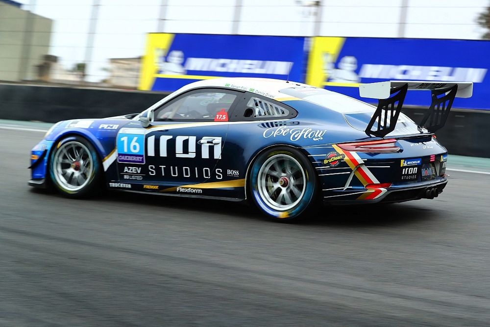 Carro de Renan Pizii e Danilo Dirani