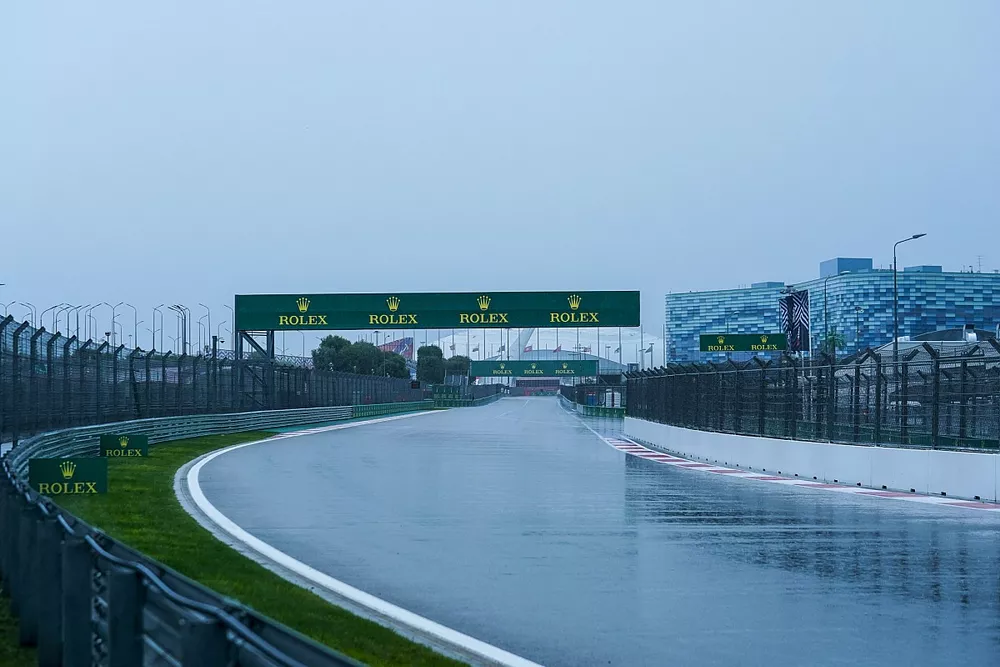 Rain pours down on the track in Russia 