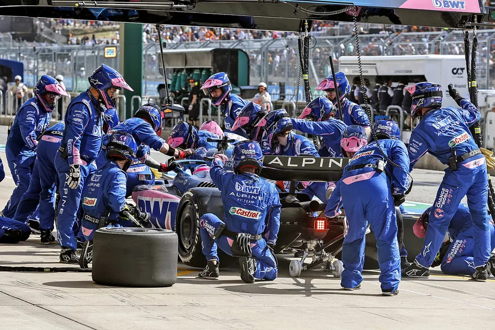 Fernando Alonso, Alpine A522, in the pits after a crash on track