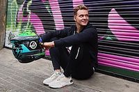 Mick Schumacher presenta un casco con cambios radicales para 2022