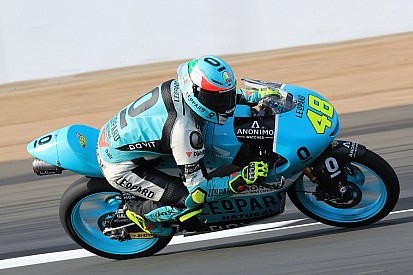Dalla Porta centra la prima vittoria nel Mondiale a Misano davanti a Martin, cade Bezzecchi