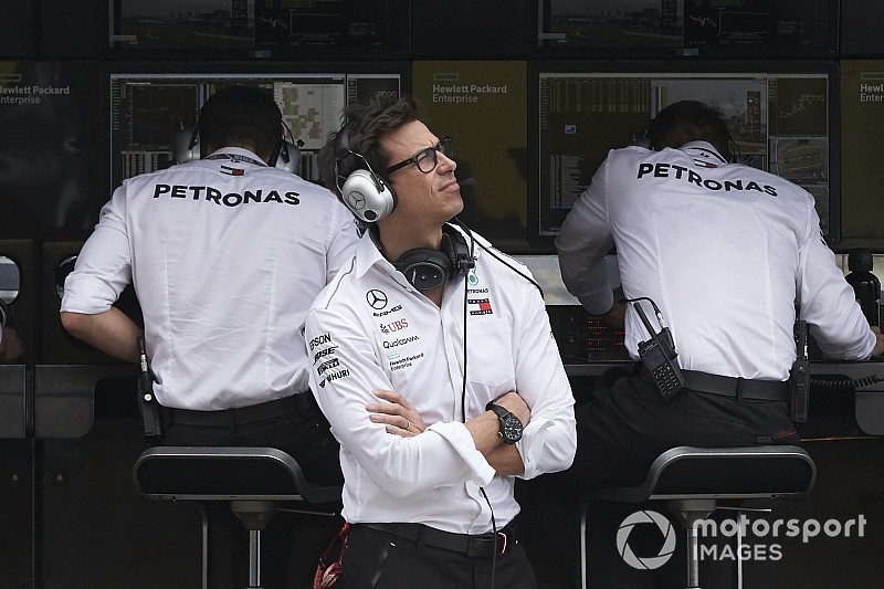 Wolff ne veut pas s'immiscer dans les choix stratégiques de Mercedes