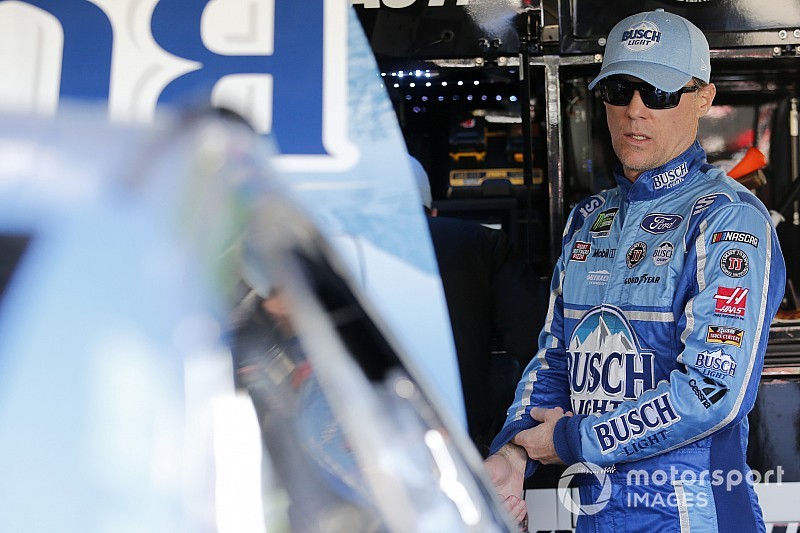 Kevin Harvick tops final Cup practice at Phoenix, Menard wrecks