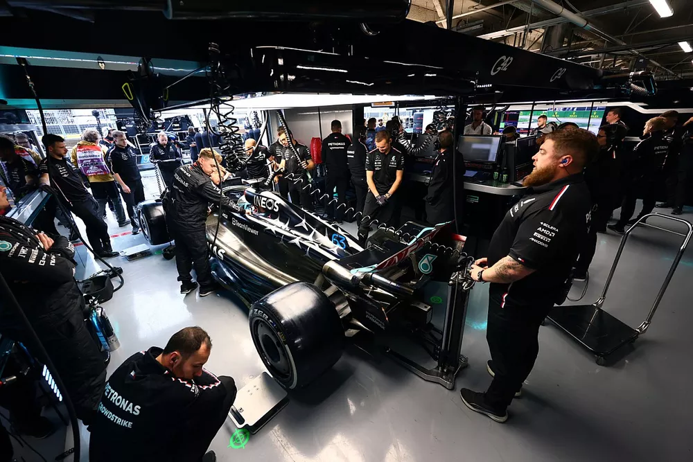 Mechanics in the garage with George Russell, Mercedes F1 W14